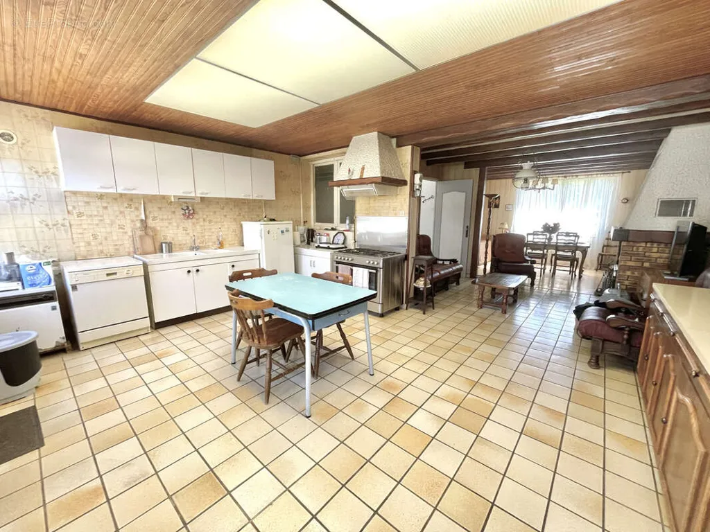 Cuisine - Maison à Réinventer avec Accès Véhicules à Remicourt