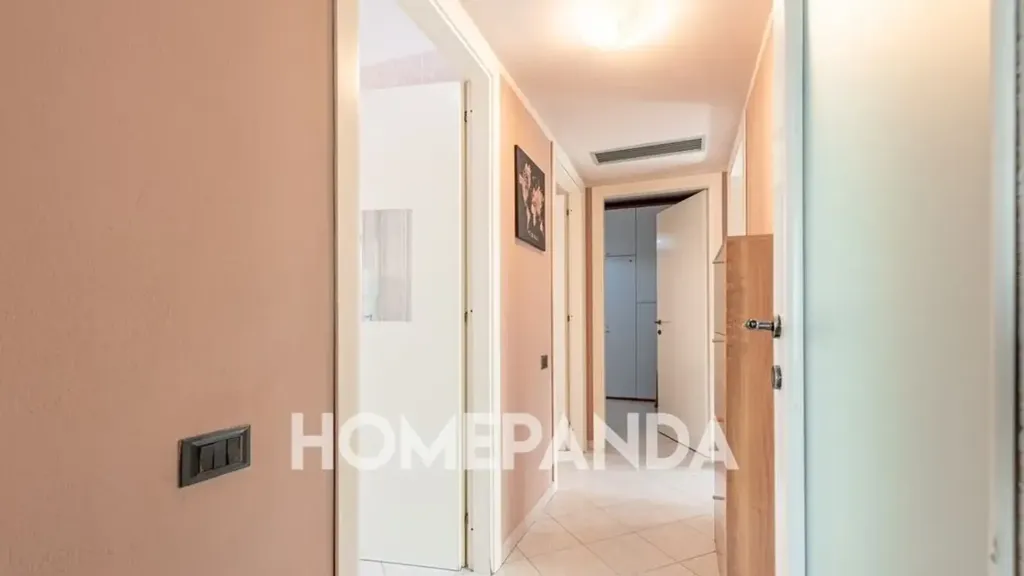 Entrée - 4-Bedroom Apartment with Balconies in Sestu