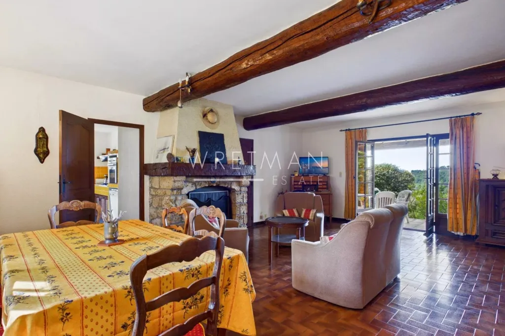 Salle à manger - Maison avec Vue sur la Campagne à Tourtour