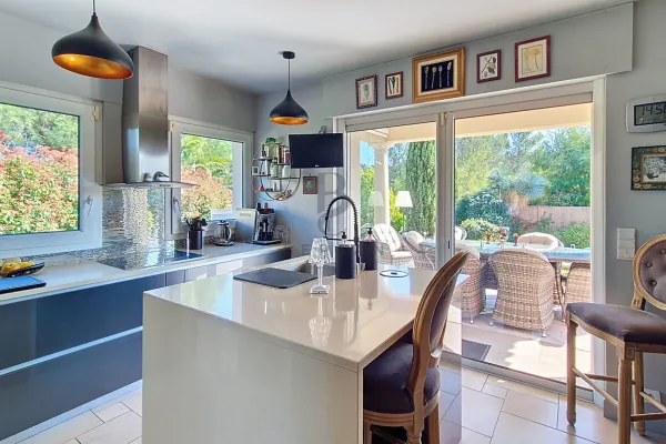 Cuisine - Villa avec Piscine à Valescure, Saint-Raphaël