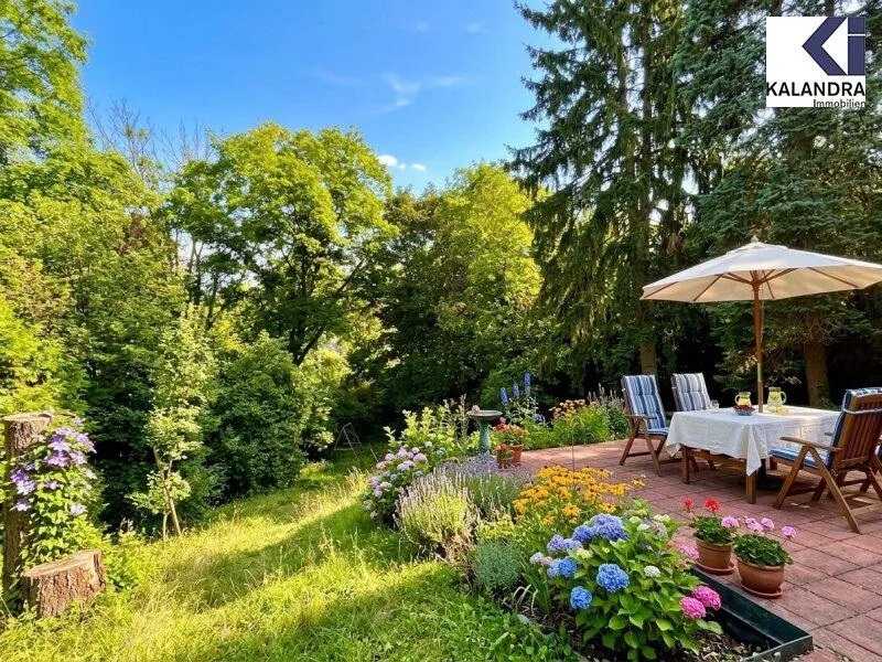 Garden - Classical Altbau Villa with Terrace in Gersthof