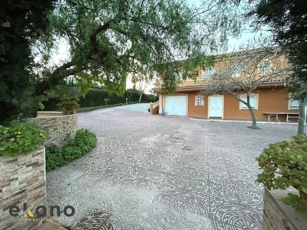 Välivaade - 7-Bedroom House with Pool in Cordova