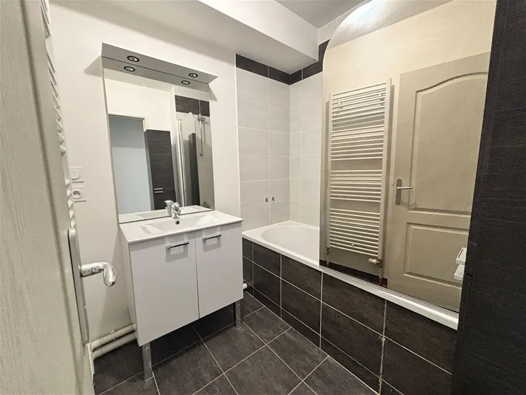Vannitoad - Modern Flat with Terrace in Troyes