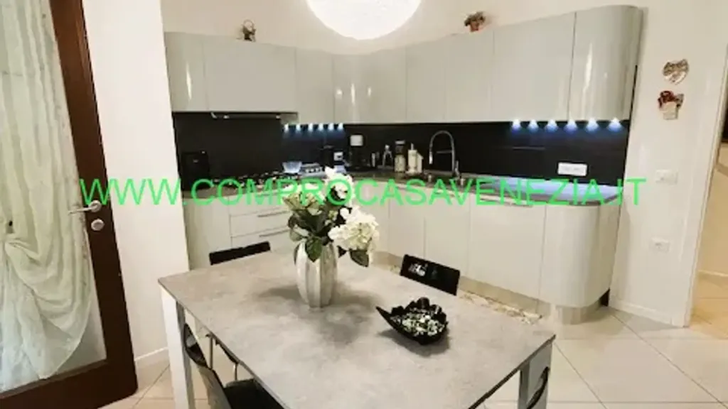 Cuisine - Maison 6 pièces à IT