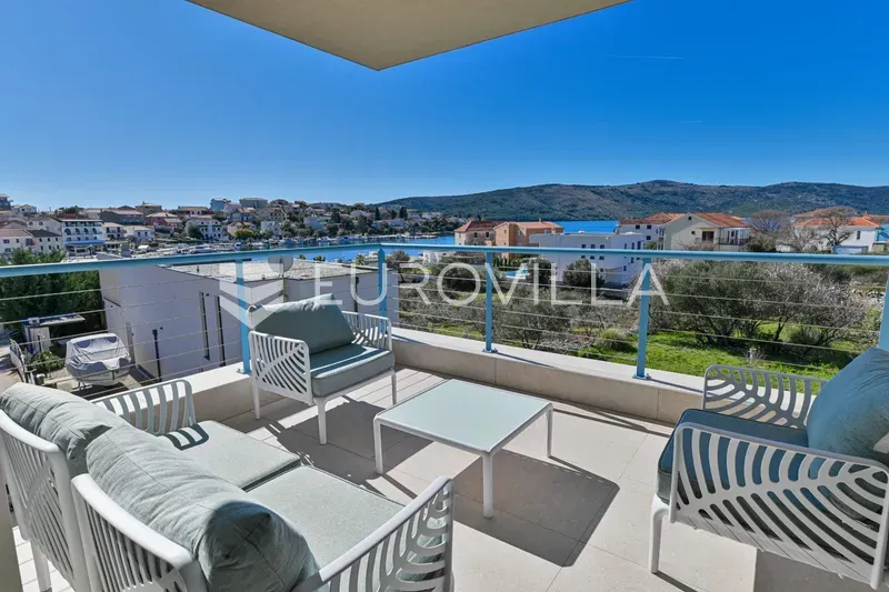 Balcon - Modern Semi-Detached House with Pool near Trogir