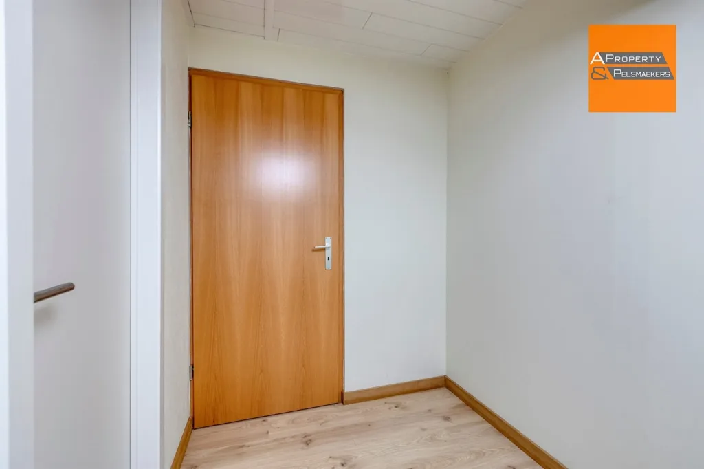 Entrée - Local Commercial avec Appartement à Sterrebeek