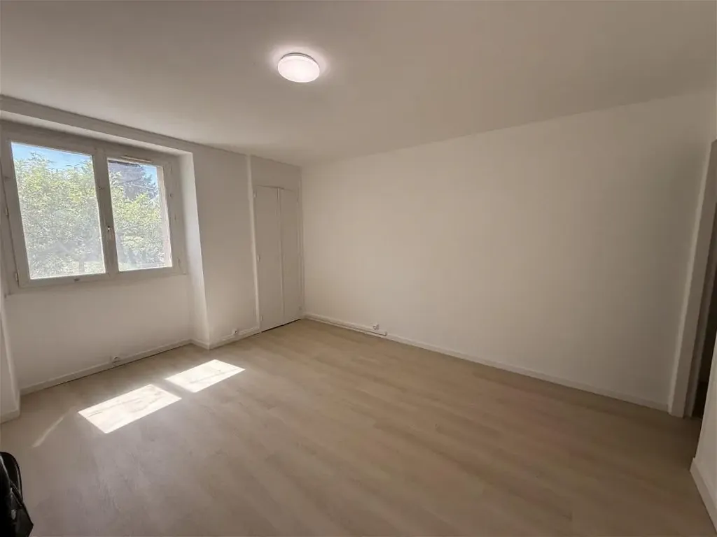Pièces - Studio Lumineux avec Terrasse à Vaulnaveys-le-Haut