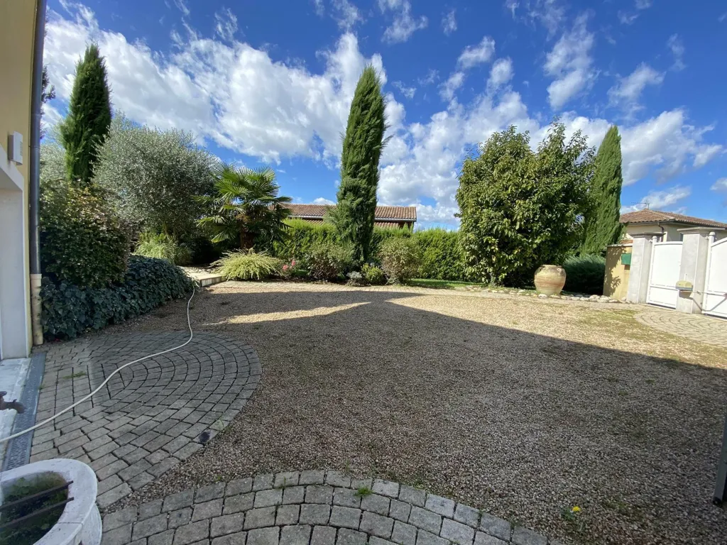 Garden - Villa with Pool near Villefranche-sur-Saône