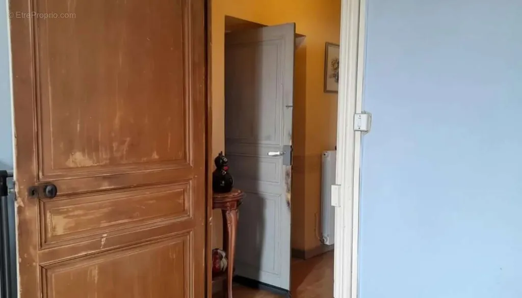 hallway_entrance
