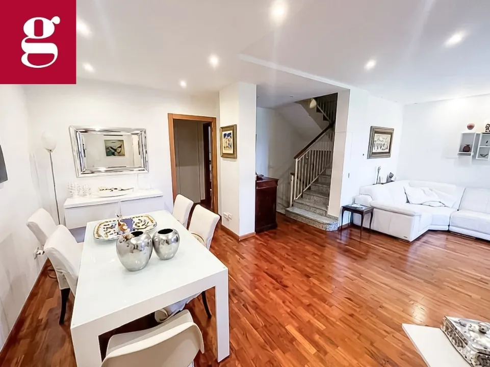 Soggiorno - Villa with Balcony in Cusago