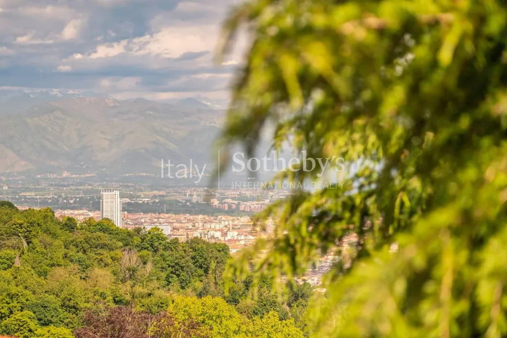 Luxury Villa Apartment with Panoramic Views in Turin