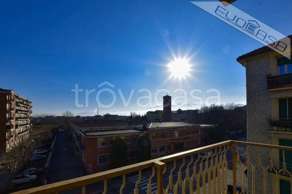 Balcon - Spacious Apartment with Balcony in Pinerolo