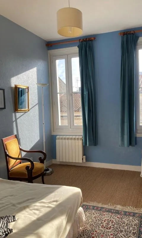 Chambres - Maison Ancienne avec Cour à Rochefort Centre
