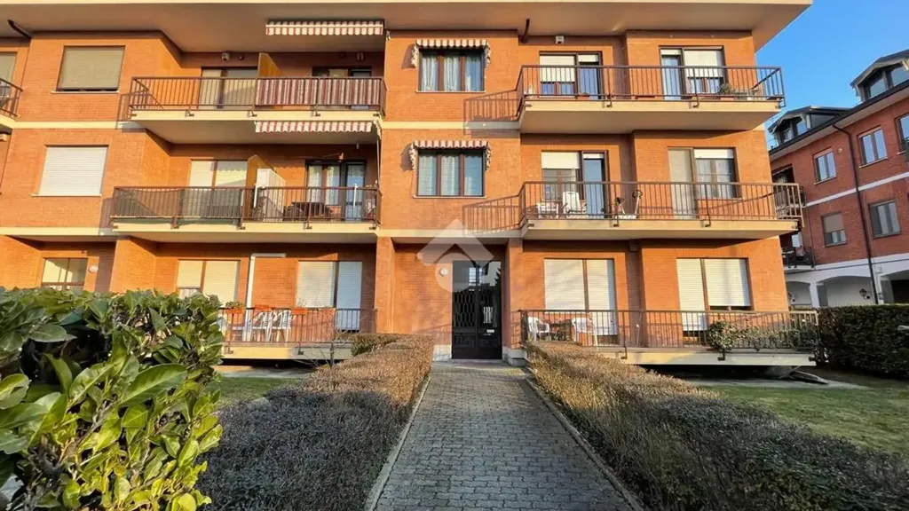 Välivaade - Three-Bedroom Flat with Balconies in Rivalta di Torino