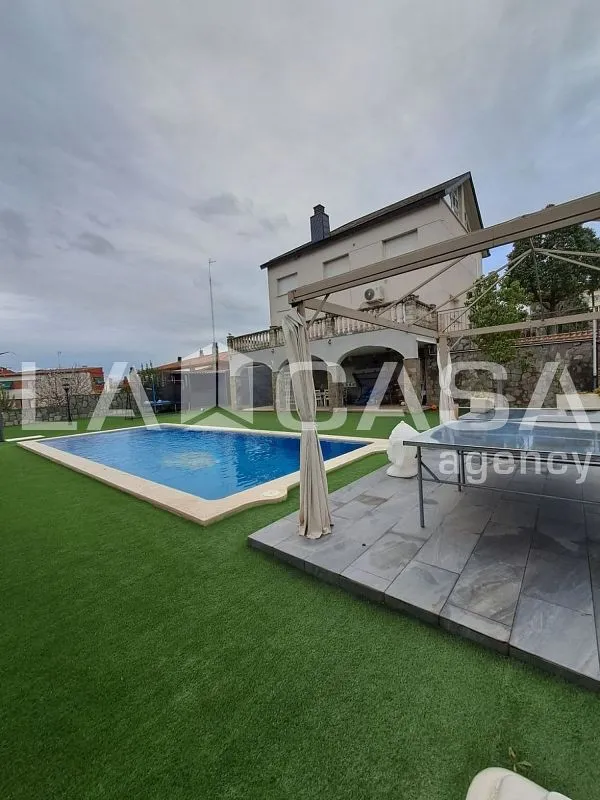 Piscine - Chalet with Pool and Terrace in Can Parellada