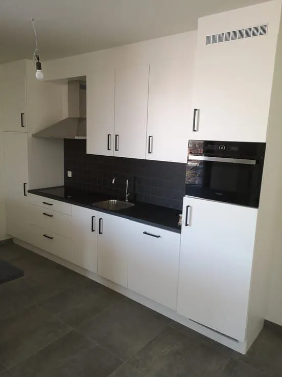 Cuisine - Appartement Moderne avec Vue sur la Place à Beringen