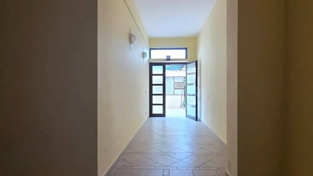 Entrée - Brightly Lit Flat with Terrace in Palermo