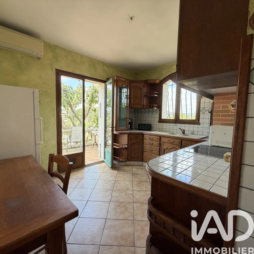 Cuisine - Maison avec Fort Potentiel et Grand Terrain à Marseille