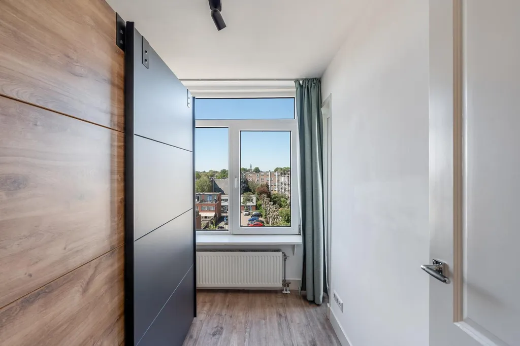 5-toaline korter asukohas Rotterdam