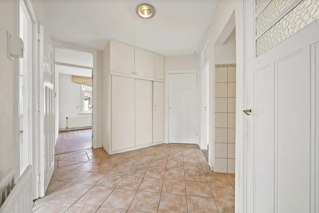 Esik - Spacious Ground Floor Flat near Rijswijk