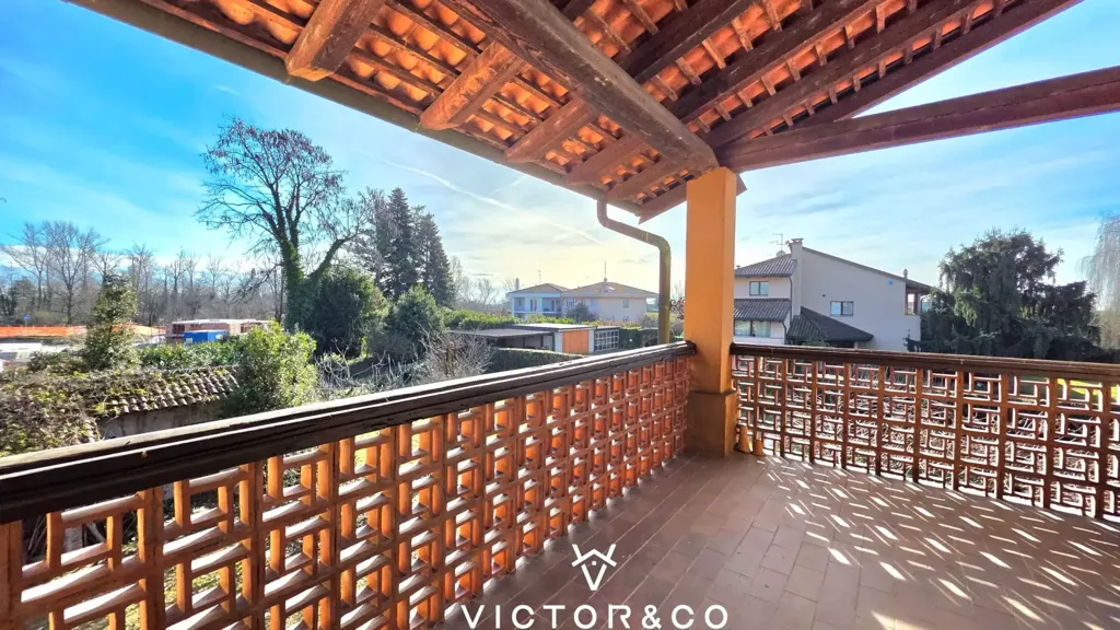Balcony - Villa with Garden in Novara