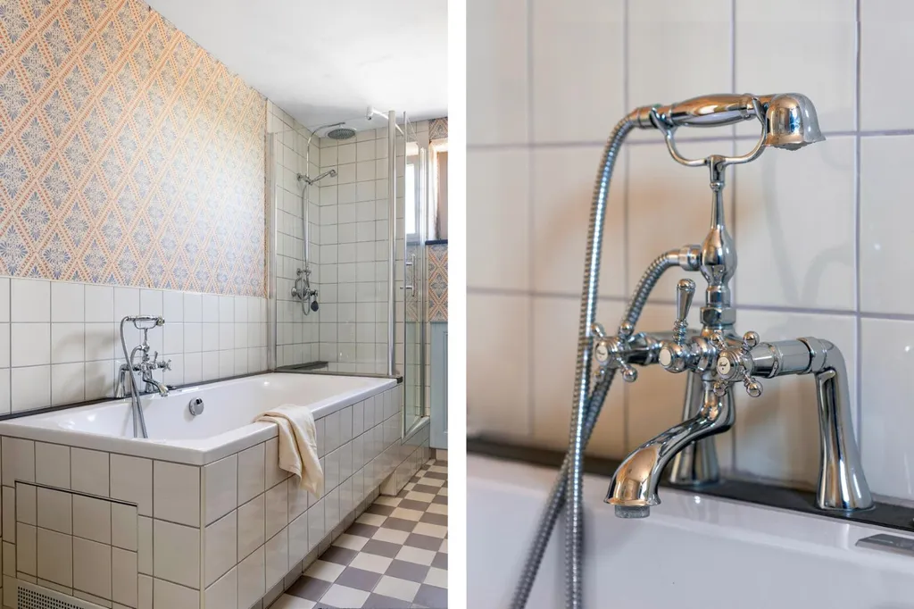 Salles de bain - Historic Villa with Extensive Garden in Noorbeek