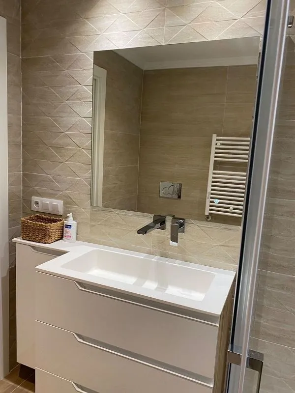 Salles de bain - 3-Bed Apartment with Garage in San Roque