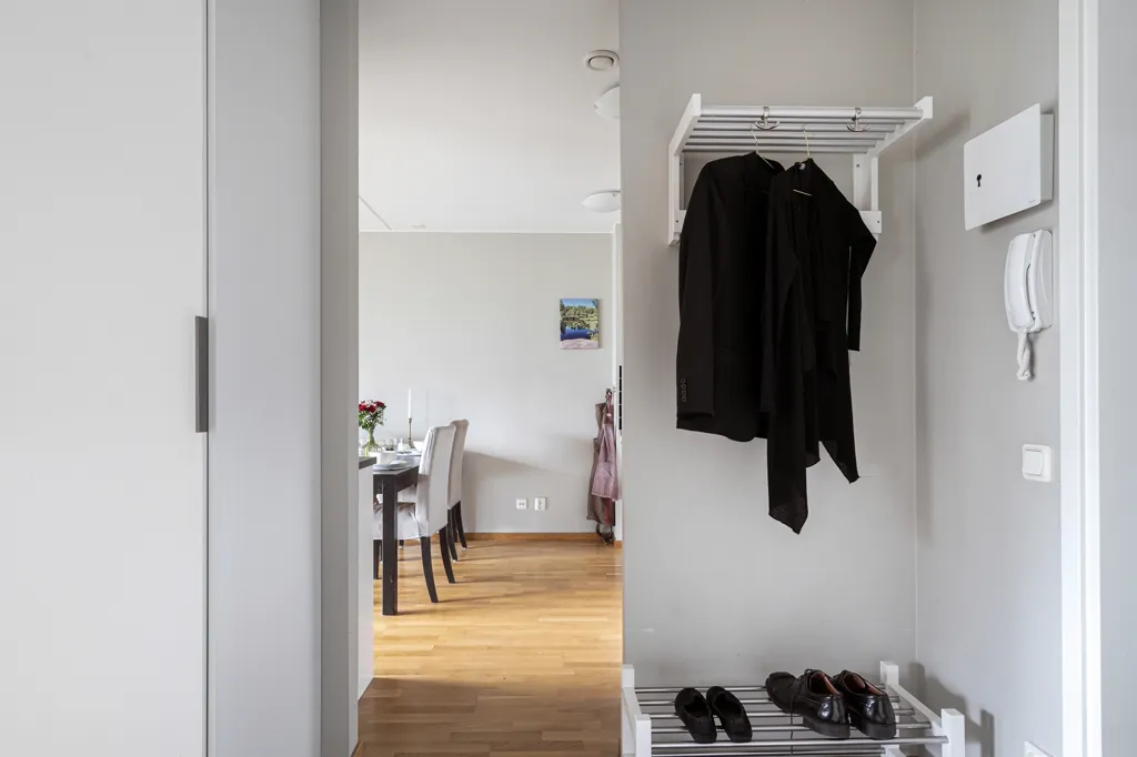 Ingresso - Efficient Two-Bedroom Flat with South-Facing Balcony in Gothenburg