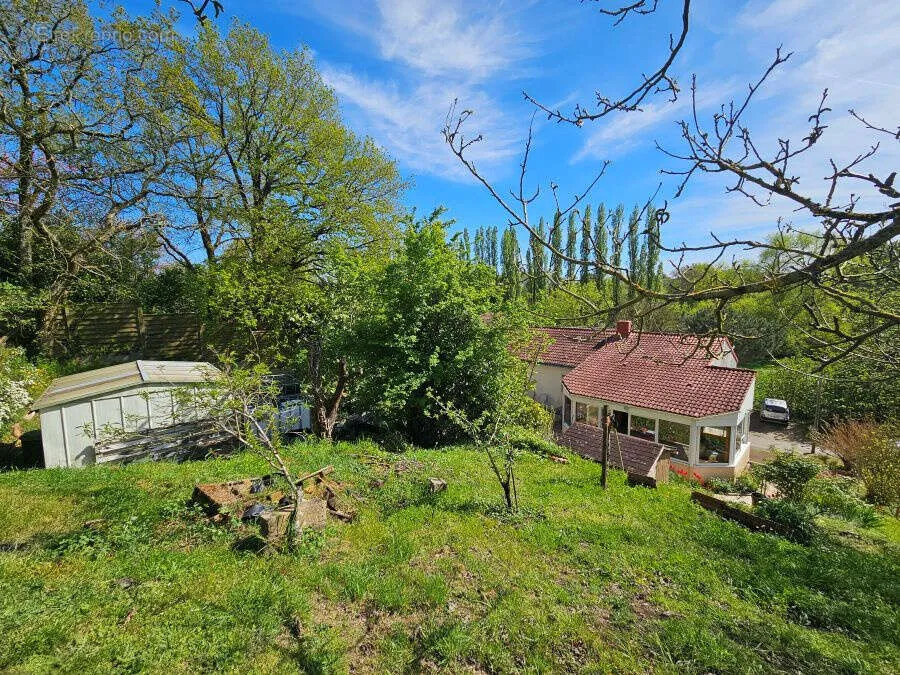 Jardin - Maison avec Jardin et Parking à Le Pallet