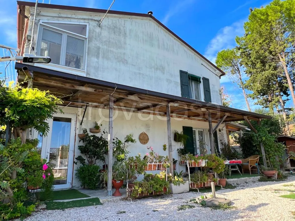 Välivaade - Semi-Detached House with Pool near Pesaro