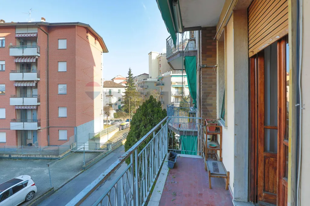 Rõdu - Spacious Apartment with Terrace in Novi Ligure