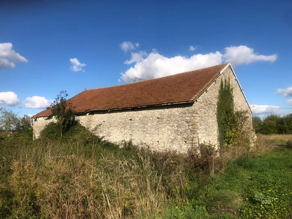 Välivaade - Stone Barn with Outbuilding in Provins