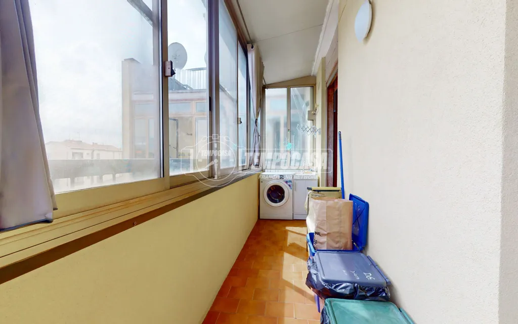 Rõdu - Modernised Triplex with Balcony in Mantua