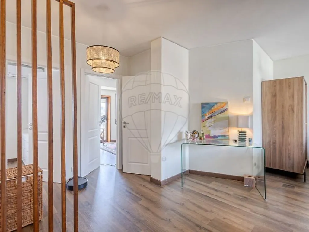 Entrée - Rehabilitated Bi-Family House in Matosinhos