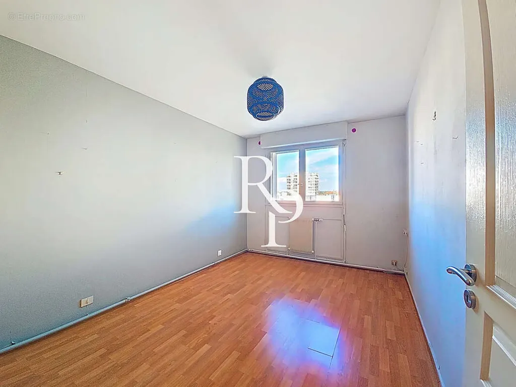 Toad - 3-Bed Apartment with Balcony in Green Park