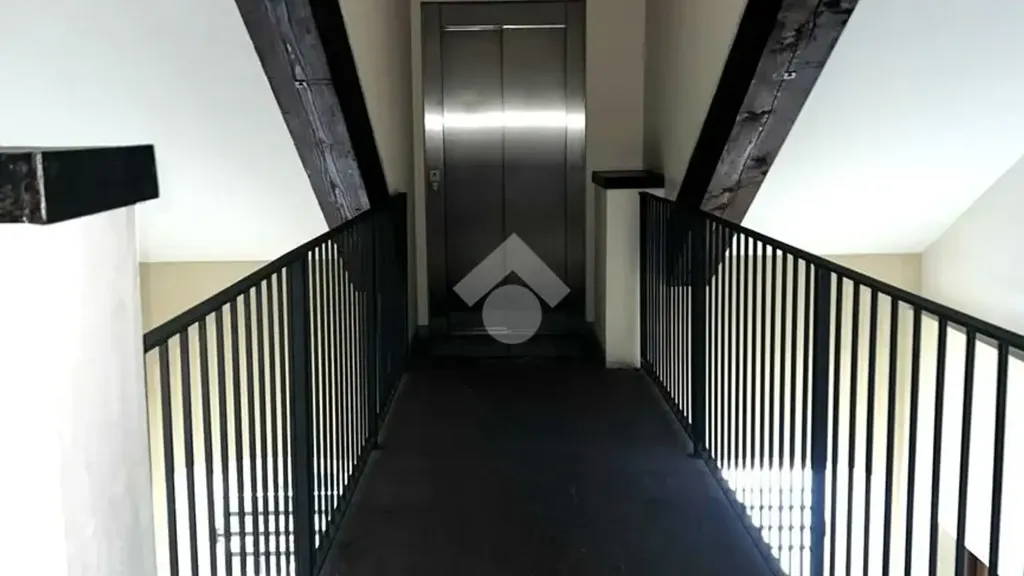 Pièces - Mansarded Apartment in Historic Building, Turin