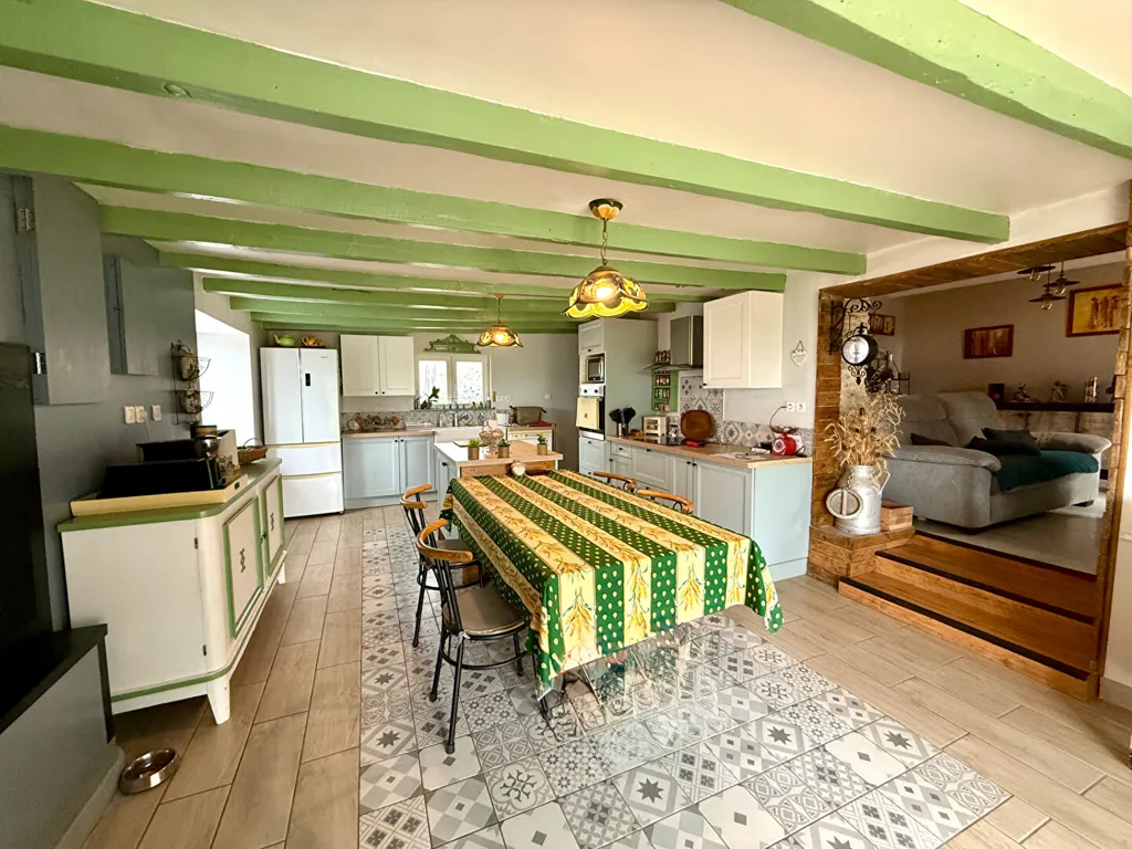 Söögituba - Charming House with Terrace in Lusignan
