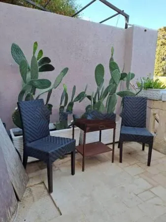 Historic Apartment with Balcony in Noto