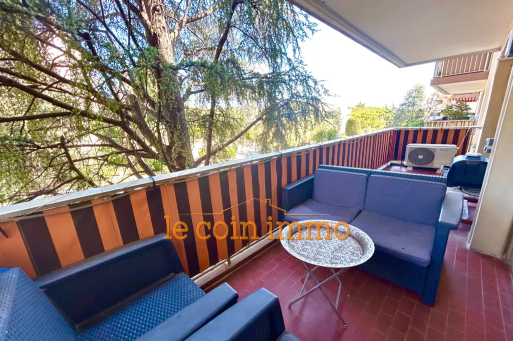 Balcon - Appartement Traversant avec Terrasse à Antibes