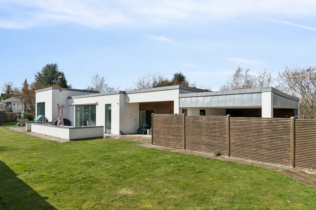 Jardin - Contemporary Villa with Garden in Gentofte