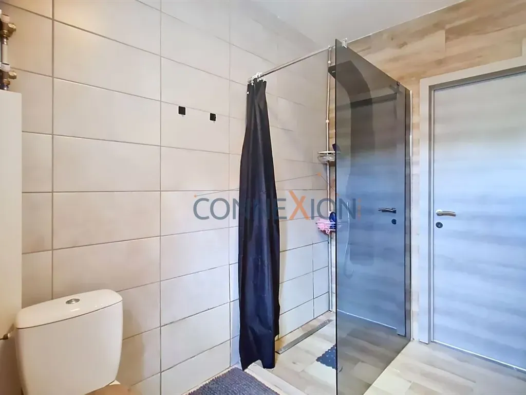 Salles de bain - Maison Rénovée avec Jardin et Terrasse à Colfontaine