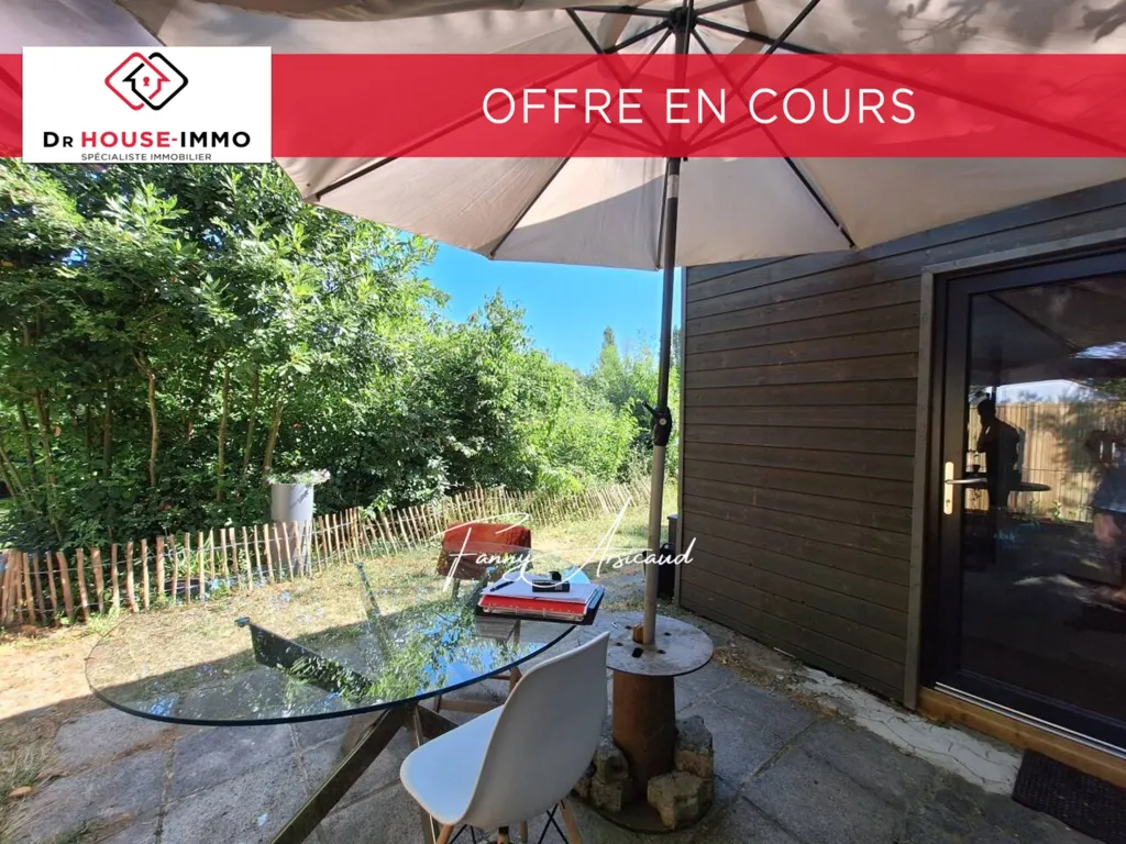 Terrass - Tiny House with Canal View in L'Île-d'Elle