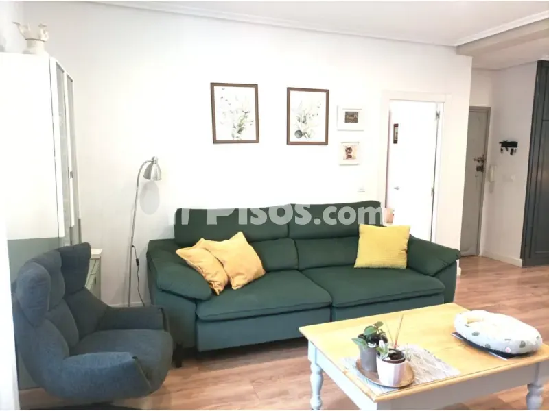 Séjour - Modernised Flat with East-West Orientation in Barreda