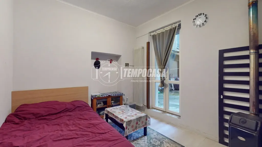 Chambres - Three-Bedroom Apartment with Courtyard in Besana in Brianza
