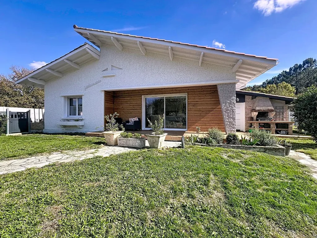 Extérieur - Maison Rénovée avec Terrasse en Teck à Sanguinet