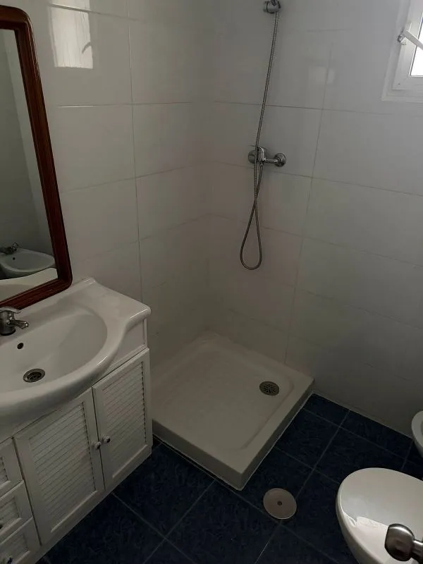 Bagni - 3-Bedroom Flat with Private Patio in Rochelambert