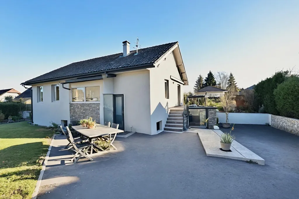 Extérieur - Villa Rénovée avec Vue Montagne à Cessy