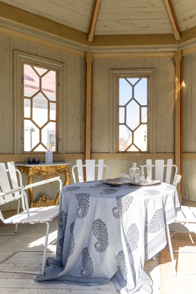 Terrass - Historic Villa with Courtyard in Visby