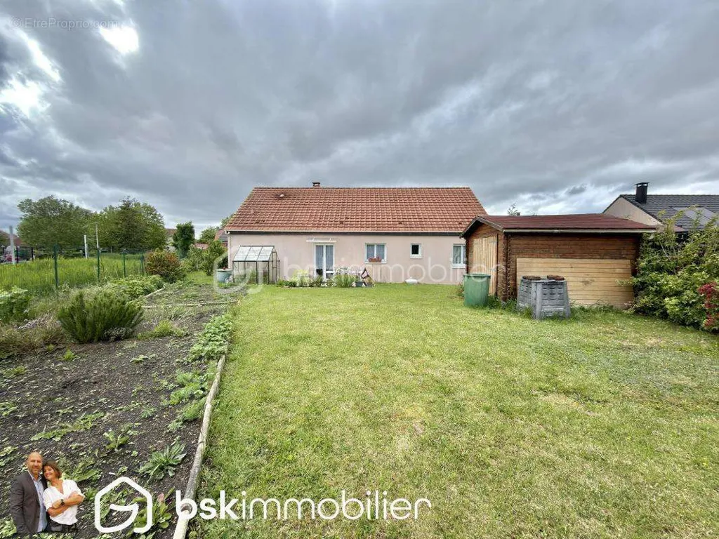 Aed - Recent Detached House with Terrace in Ostricourt