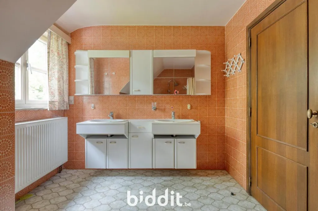 Bathrooms - Rustic Semi-detached House with Garden near Ghent